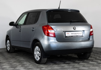 Подержанный автомобиль Skoda Fabia Hatchback 2013 года (7 фото)