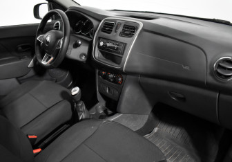 Подержанный автомобиль Renault Sandero 2021 года (12 фото)