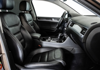 Подержанный автомобиль Volkswagen Touareg 2012 года (21 фото)