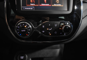 Подержанный автомобиль Renault Kaptur 2017 года (15 фото)