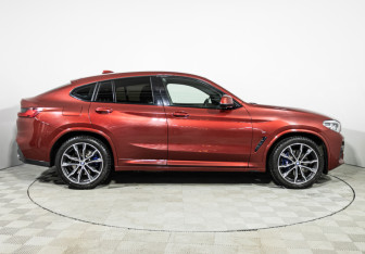 Подержанный автомобиль BMW X4 2018 года (4 фото)