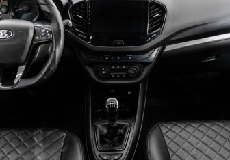 Подержанный автомобиль LADA (ВАЗ) Vesta Wagon 2019 года (13 фото)