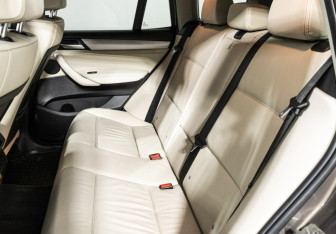 Подержанный автомобиль BMW X3 2010 года (10 фото)