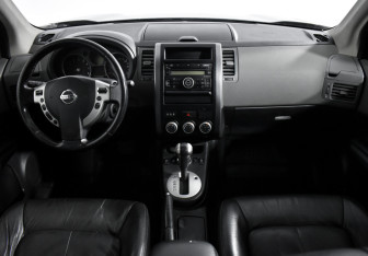 Подержанный автомобиль Nissan X-Trail 2007 года (16 фото)
