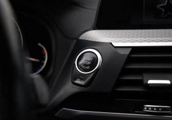 Подержанный автомобиль BMW X3 2020 года (18 фото)