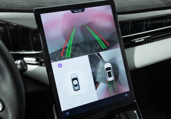 Подержанный автомобиль Geely Atlas 2024 года (16 фото)