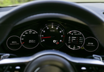 Подержанный автомобиль Porsche Cayenne 2018 года (24 фото)