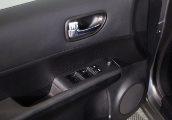 Подержанный автомобиль Nissan X-Trail 2012 года (15 фото)