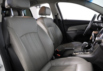 Подержанный автомобиль Chevrolet Cruze Hatchback 2013 года (11 фото)