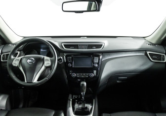 Подержанный автомобиль Nissan X-Trail 2017 года (13 фото)