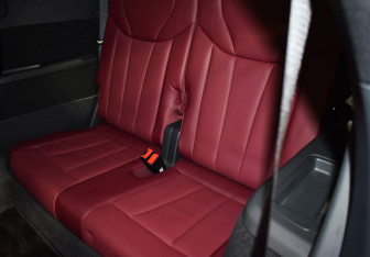 Подержанный автомобиль Hongqi E-HS9 2021 года (12 фото)