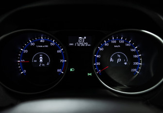 Подержанный автомобиль Hyundai ix35 2014 года (12 фото)