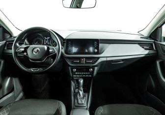 Подержанный автомобиль Skoda Rapid Liftback 2022 года (13 фото)