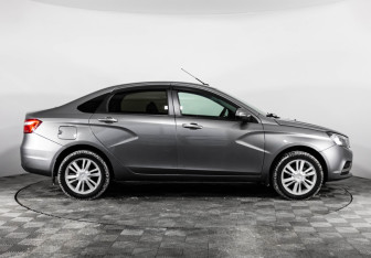 Подержанный автомобиль LADA (ВАЗ) Vesta Sedan 2017 года (4 фото)
