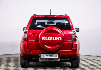 Подержанный автомобиль Suzuki Grand Vitara 2008 года (6 фото)