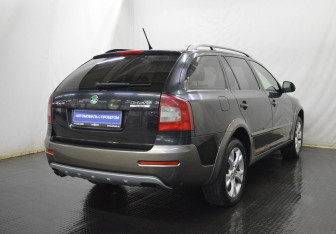 Подержанный автомобиль Skoda Octavia Wagon 2011 года (5 фото)