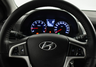 Подержанный автомобиль Hyundai Solaris Hatchback 2014 года (14 фото)