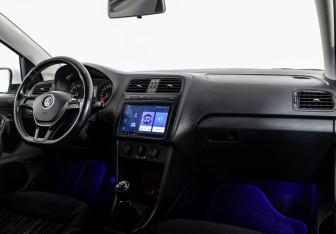 Подержанный автомобиль Volkswagen Polo Sedan 2015 года (9 фото)
