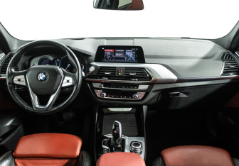 Подержанный автомобиль BMW X3 2020 года (13 фото)