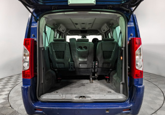 Подержанный автомобиль Peugeot Expert 2015 года (19 фото)