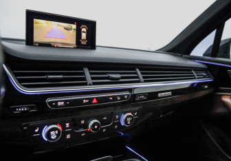 Подержанный автомобиль Audi Q7 2015 года (20 фото)