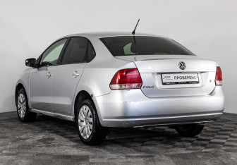 Подержанный автомобиль Volkswagen Polo Sedan 2013 года (7 фото)