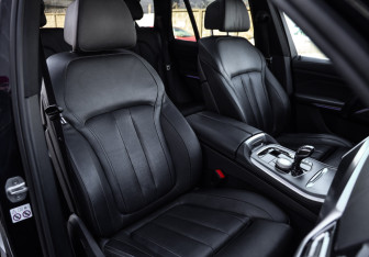 Подержанный автомобиль BMW X5 2020 года (32 фото)