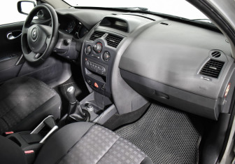 Подержанный автомобиль Renault Megane Sedan 2006 года (12 фото)