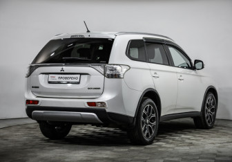 Подержанный автомобиль Mitsubishi Outlander 2014 года (5 фото)
