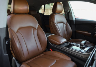 Подержанный автомобиль Audi Q8 2018 года (31 фото)