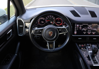 Подержанный автомобиль Porsche Cayenne 2018 года (9 фото)