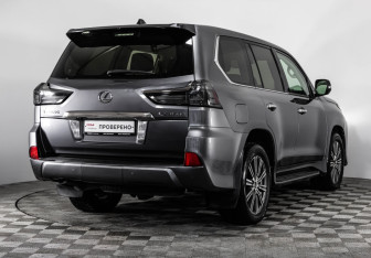 Подержанный автомобиль Lexus LX 2016 года (7 фото)