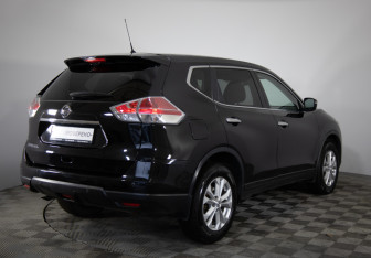 Подержанный автомобиль Nissan X-Trail 2015 года (5 фото)