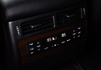 Подержанный автомобиль Toyota Land Cruiser Suv 2016 года (20 фото)