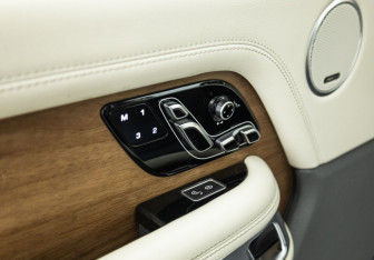 Подержанный автомобиль Land Rover Range Rover 2018 года (16 фото)