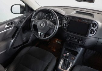 Подержанный автомобиль Volkswagen Tiguan 2015 года (8 фото)
