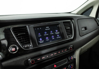 Подержанный автомобиль Kia Carnival 2020 года (21 фото)