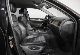 Подержанный автомобиль Volkswagen Touareg 2012 года (22 фото)