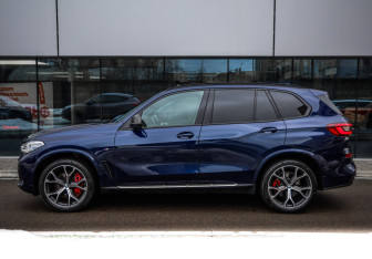 Подержанный автомобиль BMW X5 2021 года (9 фото)