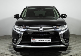 Подержанный автомобиль Mitsubishi Outlander 2016 года (2 фото)