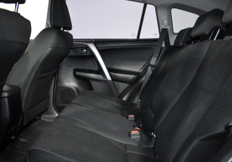 Подержанный автомобиль Toyota RAV4 2017 года (12 фото)