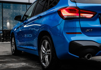 Подержанный автомобиль BMW X1 2021 года (9 фото)