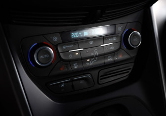 Подержанный автомобиль Ford Kuga 2017 года (15 фото)