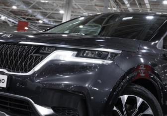 Подержанный автомобиль Kia Carnival 2021 года (2 фото)