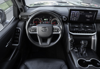 Подержанный автомобиль Toyota Land Cruiser Suv 2022 года (15 фото)