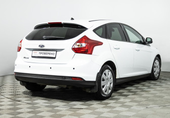 Подержанный автомобиль Ford Focus Hatchback 2012 года (5 фото)