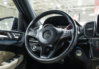 Подержанный автомобиль Mercedes-Benz GLE 2016 года (20 фото)