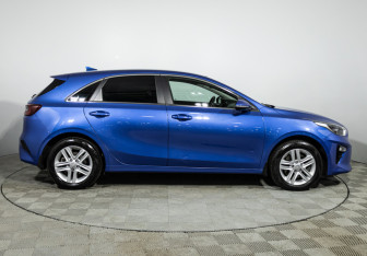 Подержанный автомобиль Kia Ceed Hatchback 2019 года (4 фото)