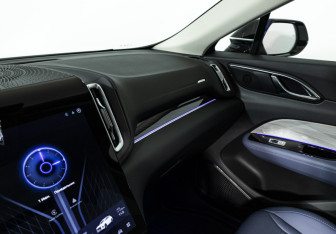 Подержанный автомобиль Hongqi HS3 2024 года (20 фото)