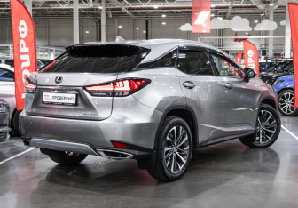 Подержанный автомобиль Lexus RX 2020 года (8 фото)